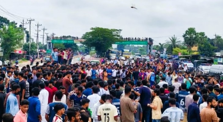 ৪ দফা দাবি দিয়ে ঢাকা-চট্টগ্রাম মহাসড়ক অবরোধ স্থগিত করলেন কুবি শিক্ষার্থীরা